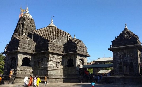 4. Trimbakeshwar Jyotirlinga Temple – The Holy Confluence