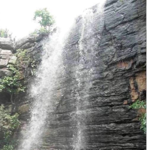 Muktai Waterfall Umrer Chandrapur Tourists Place Details